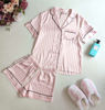 Imagen de Victoria's Secret Pijama Satin Rayas Rosas.